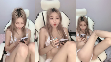 校花學妹！【你的初戀6】顏值逆天~超級粉嫩小b~全裸特寫 (7)