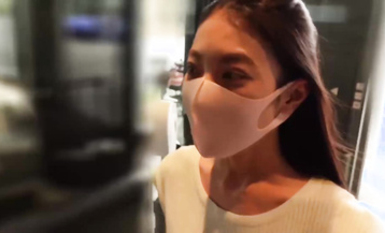 漂亮美女吃雞啪啪【FC2-PPV-2106129】身材高挑 小貧乳 小穴淫水超多椅子都濕了 有點害羞 被無套內射