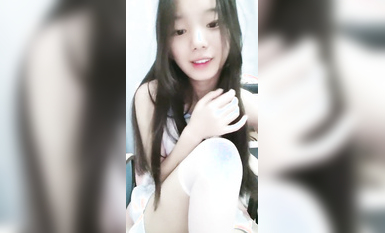 清纯少女自慰自拍
