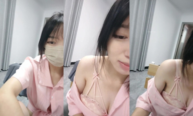 超級學生新人，下海  新作！最新登陸黃播平台，超清純顏值，超Q彈大奶+粉嫩鮑魚，懟臉大秀 直接狂射，沒有套路 太良心了！ (4)