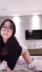 十個眼鏡九個騷 · 還有一個反差婊