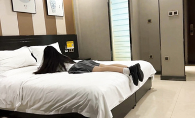 嫩妹收割機【江南第一深情】頂級約炮大神-短 灰jk