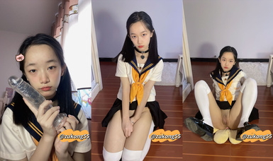 04年清純露臉小姐姐【胡椒籽】最新9月定製，各種COS裸體騷舞，道具紫薇噴水，與金主性愛 (6)