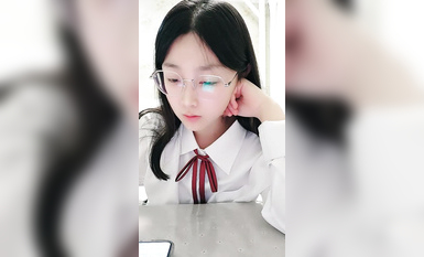 2024年12月新人學生妹【小肉肉】，一股清流，眼鏡反差嫩妹，讓人眼前一亮，初戀風純欲臉大尺度全脫！ (2)