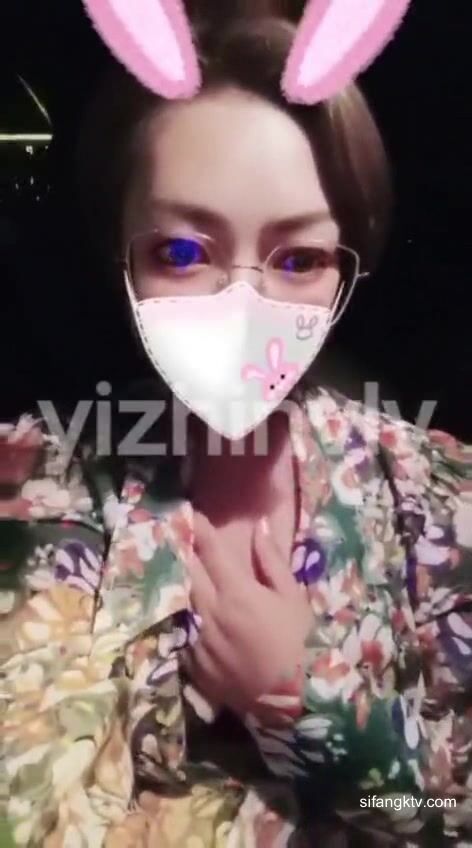 推特女神『大婊姐』深情解說每一個淫亂不堪的故事_當著老公面被他朋友無套插入的三人大戰 (16)