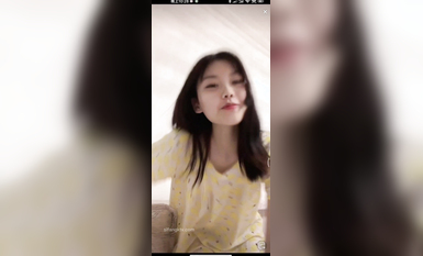 最新《瘋狂抖音》外篇之《抖音擦邊》眾女神直播中各種閃現走光刷邊 露毛露屁 凸點誘惑 (126)