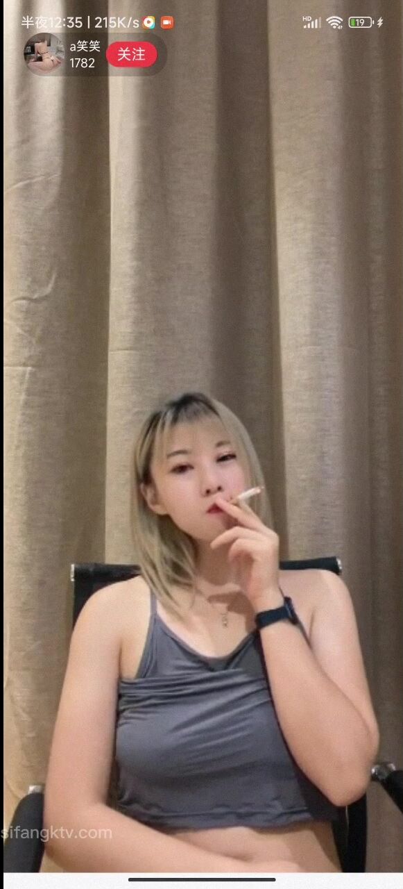 最新《瘋狂抖音》外篇之《抖音擦邊》眾女神直播中各種閃現走光刷邊 露毛露屁 凸點誘惑 (114)