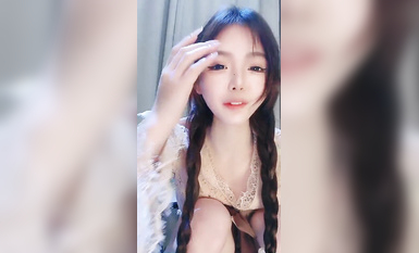 2025年最新抖音網紅女神下海【小饞貓】好美啊，絕對讓你一眼愛上，真是個超級反差的極品尤物 (2)