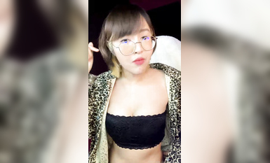 萬狼求檔OnlyFans斯文眼鏡反差小姐姐【deerlong】私拍合集,極品中的極品天生的肉便器,純情少女展現精湛口活兒口爆吞精 (39)