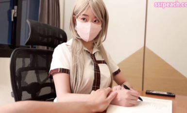 台灣清華大學外文系臀後健身教練「Ellie」OF劇情私拍下班繼父趁老婆不在，猥褻內射寫作業的女兒