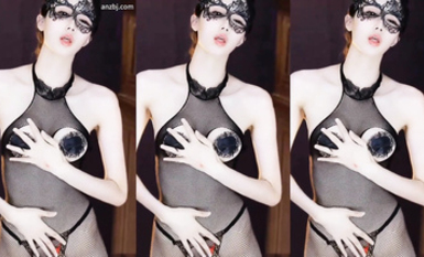 網易CC騷主播【白妖妖】土豪萬元定製騷舞。大膽露逼，道具自慰 (18)