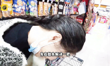 曾經紅極一時的網紅反差婊【王竹子】私拍視圖夾跳彈逛超市下面麻的走不了路_1080p