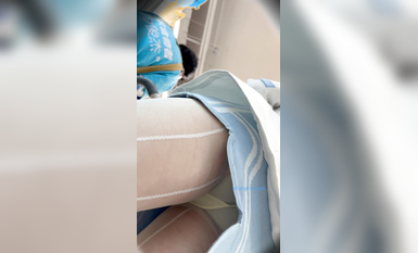 KFC原創CD 白色騷絲襪眼鏡妹 藍色內半裙低角度 超近距離偷拍 這角度太絕了 超清4K