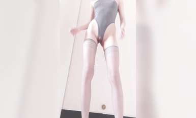 青春無敵 抖音風極品身材長腿網紅嫩妹【野餐兔】高價定製裸舞一字馬大M腿頂胯BB張嘴 (15)