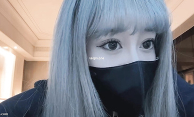 2025年10月最新，【重磅】極品反差推特女大學生【少蘿涵】付費大尺度視頻，完美露臉，清純反差愛約炮，白虎粉穴 (1)