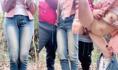 騷貨與炮友在樹林中激情啪啪啪站立著無套後入狂操一頓