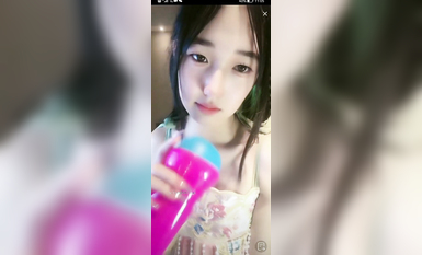 最新《瘋狂抖音》外篇之《抖音擦邊3》顏值主播直播各顯神通 閃現 走光露點 刷邊PK (34)