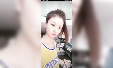 最新《瘋狂抖音》外篇之《抖音擦邊3》顏值主播直播各顯神通 閃現 走光露點 刷邊PK (187)