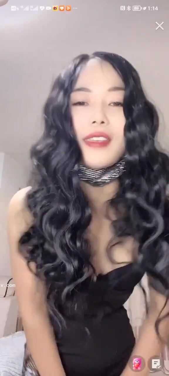 最新《瘋狂抖音》外篇之《抖音擦邊3》顏值主播直播各顯神通 閃現 走光露點 刷邊PK (117)