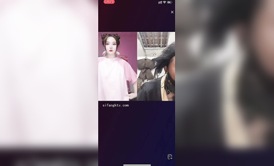 最新《瘋狂抖音》外篇之《抖音擦邊3》顏值主播直播各顯神通 閃現 走光露點 刷邊PK (103)