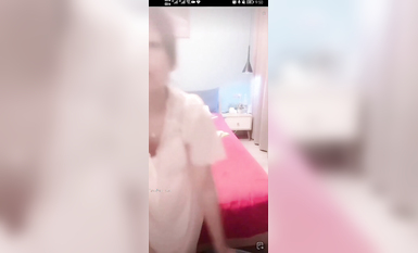 最新《瘋狂抖音》外篇之《抖音擦邊2》顏值主播各顯神通 閃現走光 刷邊尿尿熱舞 扣逼漏奶 (104)