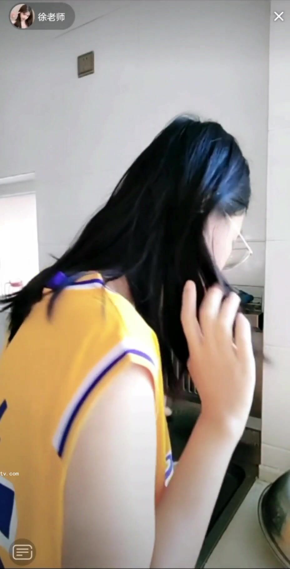 最新《瘋狂抖音》外篇之《抖音擦邊2》顏值主播各顯神通 閃現走光 刷邊尿尿熱舞 扣逼漏奶 (156)