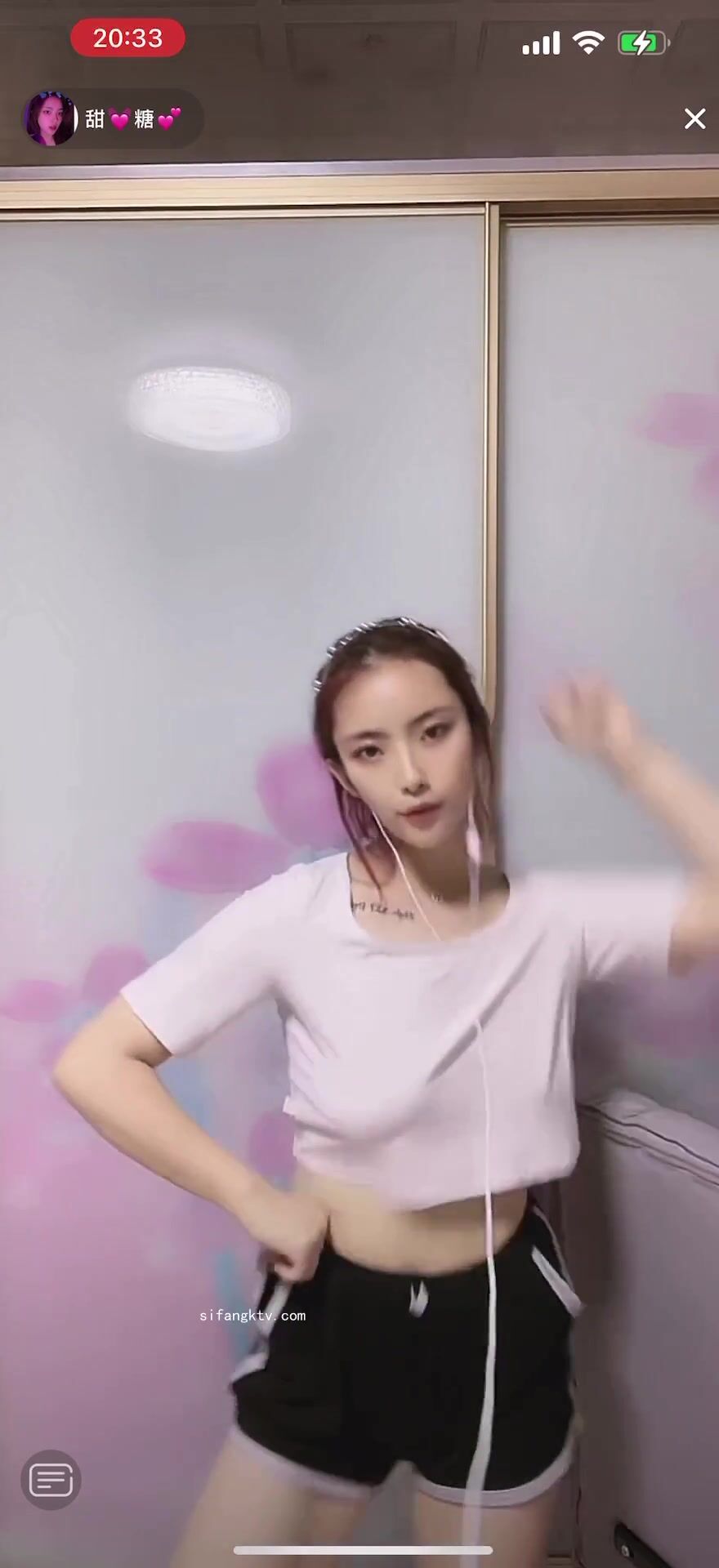 最新《瘋狂抖音》外篇之《抖音擦邊2》顏值主播各顯神通 閃現走光 刷邊尿尿熱舞 扣逼漏奶 (140)