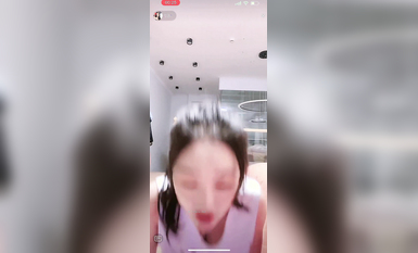 最新《瘋狂抖音》外篇之《抖音擦邊2》顏值主播各顯神通 閃現走光 刷邊尿尿熱舞 扣逼漏奶 (185)