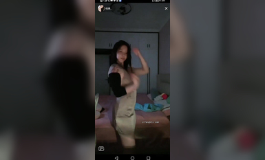 最新《瘋狂抖音》外篇之《抖音擦邊2》顏值主播各顯神通 閃現走光 刷邊尿尿熱舞 扣逼漏奶 (198)