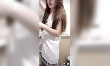 最新《瘋狂抖音》外篇之《抖音擦邊2》顏值主播各顯神通 閃現走光 刷邊尿尿熱舞 扣逼漏奶 (166)