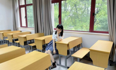 清純校服JK女大學生，人前是個超級乖巧的小甜妹，在床上被男友調教成反差母狗，簡直不要太騷