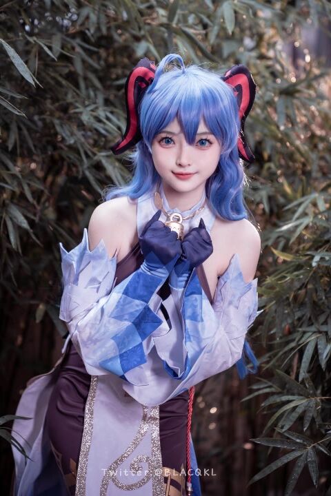 萌新推特00後露臉美少女▌白莉愛吃巧克力▌超色情Cos甘雨粉嫩凸激乳粒 嬌艷欲體粉嫩白虎色氣滿滿