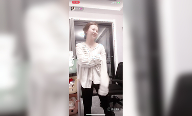 最新《瘋狂抖音》外篇之『三亞美女2』極品三亞外圍美女大秀身材 作死大尺度 摳B揉乳擠奶 (120)