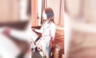 極品Cos爆機少女【喵小吉】新作《小吉的微醺時刻》黑絲迷情 美乳粉穴 超清4K (1)