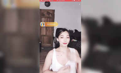 最新《瘋狂抖音》外篇之《抖音擦邊4》顏值主播各顯神通 閃現走光 刷邊瘋狂作死 扣逼漏奶 (280)