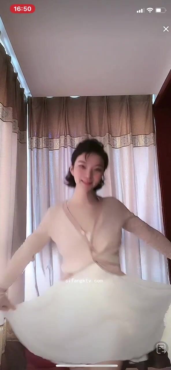 最新《瘋狂抖音》外篇之《抖音擦邊4》顏值主播各顯神通 閃現走光 刷邊瘋狂作死 扣逼漏奶 (274)