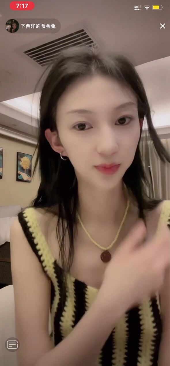 最新《瘋狂抖音》外篇之『三亞美女2』極品三亞外圍美女大秀身材 作死大尺度 摳B揉乳擠奶 (136)