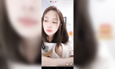 最新《瘋狂抖音》外篇之《抖音擦邊4》顏值主播各顯神通 閃現走光 刷邊瘋狂作死 扣逼漏奶 (126)