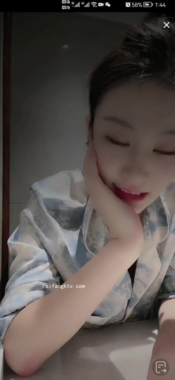 最新《瘋狂抖音》外篇之《抖音擦邊4》顏值主播各顯神通 閃現走光 刷邊瘋狂作死 扣逼漏奶 (166)