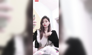 最新《瘋狂抖音》外篇之《抖音擦邊4》顏值主播各顯神通 閃現走光 刷邊瘋狂作死 扣逼漏奶 (299)